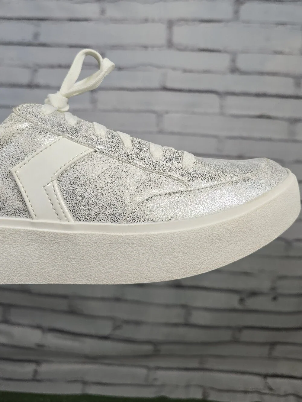 Dr.Scholl's Madison Lace Metallic Classic Sneakers In Silver Womens Size 10M